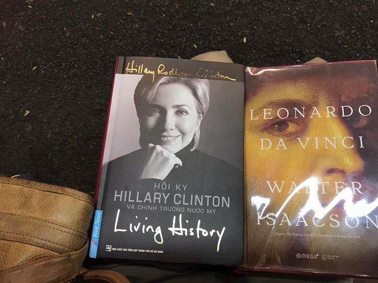 Sách hồi ký Hillary Clinton